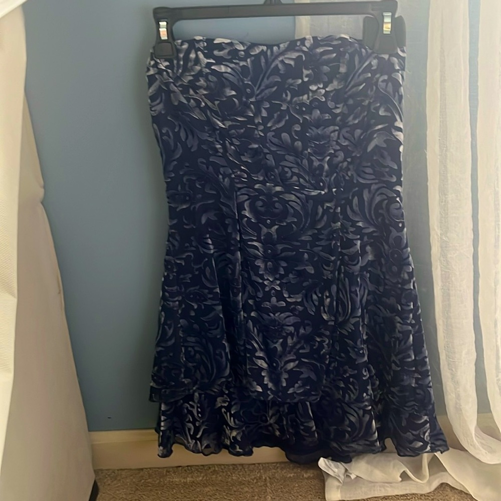 Very pretty printed mini dress.